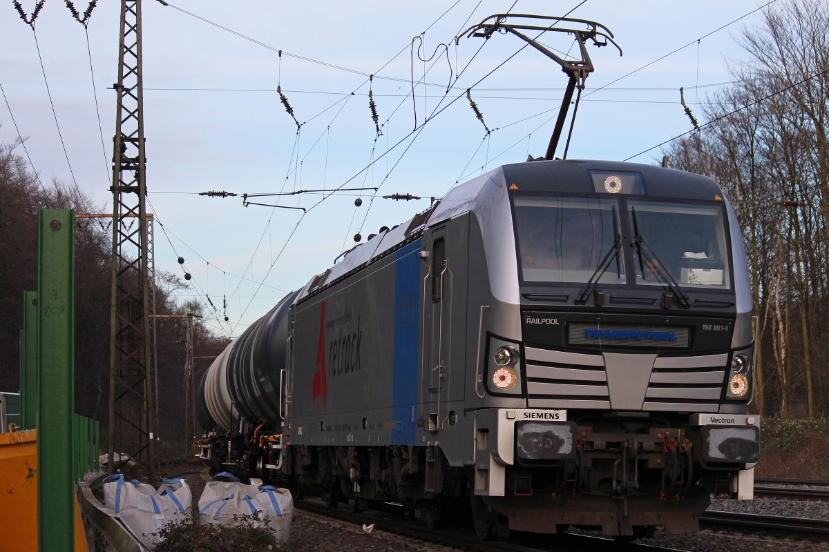 Railpool/Bräunert/Transpetrol 193 801 am 12.2.14 mit einem Kesselzug aus Duisburg-Ruhrort Hafen am Abzw.Lotharstraße in Duisburg-Neudorf.