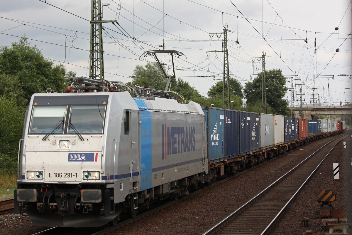 Railpool/Metrans E186 291 am 8.8.13 mit einem Containerzug in Wunstorf.
Fotografiert aus dem RE herraus.