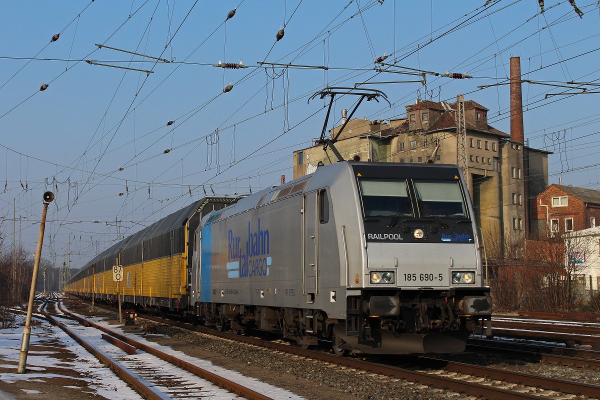 Railpool/RTB Cargo 185 690 am 30.1.14 mit einem Autozug in Verden (Aller).