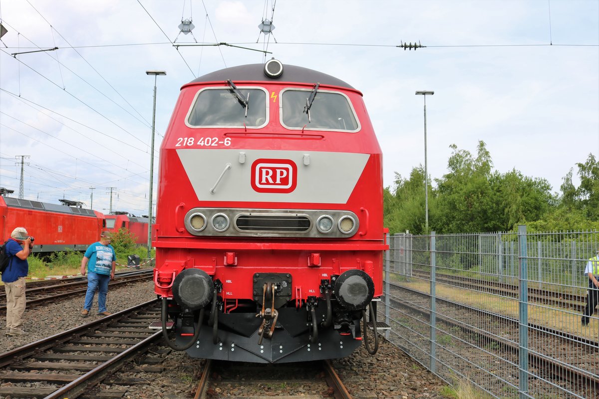Railsystems RP 218 402-6 erstrahlt wieder mit Lätzchen im DB Rot der Epoche 4 am 16.06.18 beim Sommerfest im DB Museum Koblenz