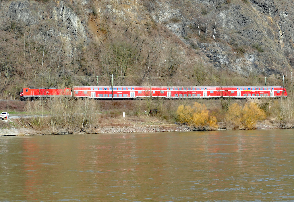 RB 12518 rechtsrheinisch in Richtung Köln, kurz vor der Brücke von Remagen - 16.03.2017