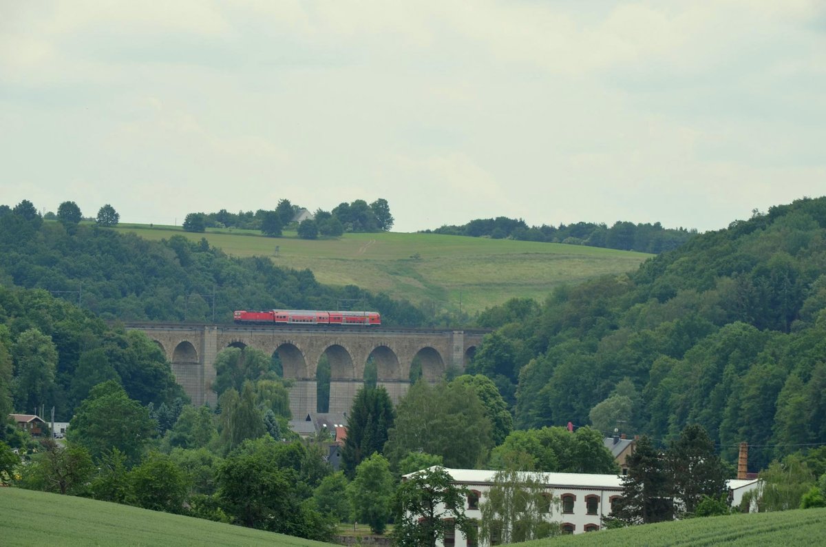 RB 45 Elsterwerda – Riesa – Mittweida – Chemnitz. Der letzte Tag unter DB Regie und mit BR 143. Hier 143 120-4 auf dem Limmritzer Viadukt 11.06.2016