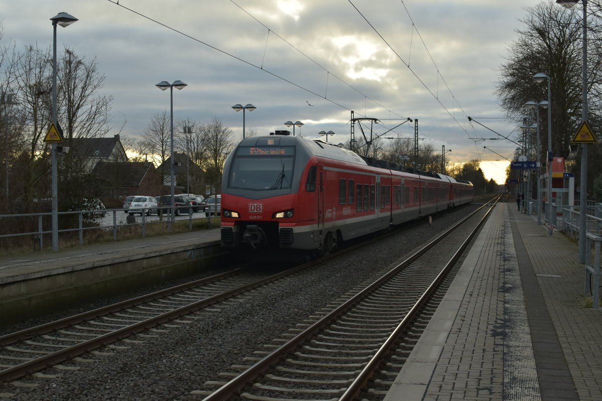 RB42 nach Münster Westfalen bei der Durchfahrt in Anrath am Freitag den 3.2.2017