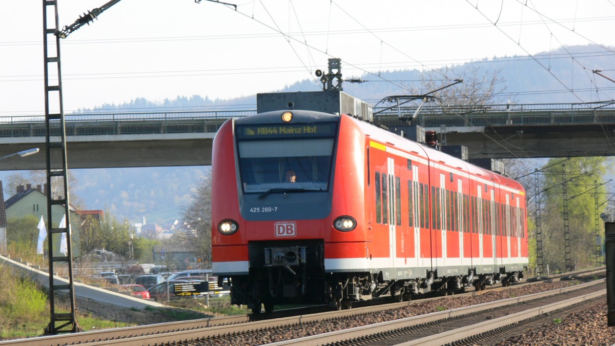 RB44 425 260-7 von Bensheim nach Mainz bei der nach der Ausfahrt aus Weinheim am 07.09.2011