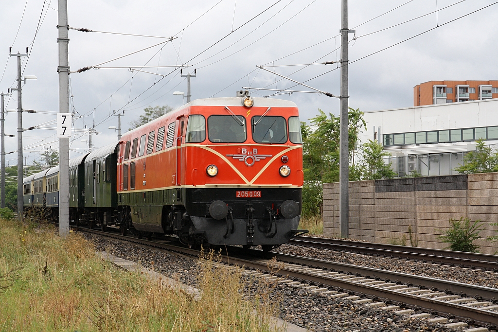 RBAHN 2050.09 am 03.September 2017 mit dem SR 14870 von Waldmühle nach Wien Meidling bei Atzgersdorf.
