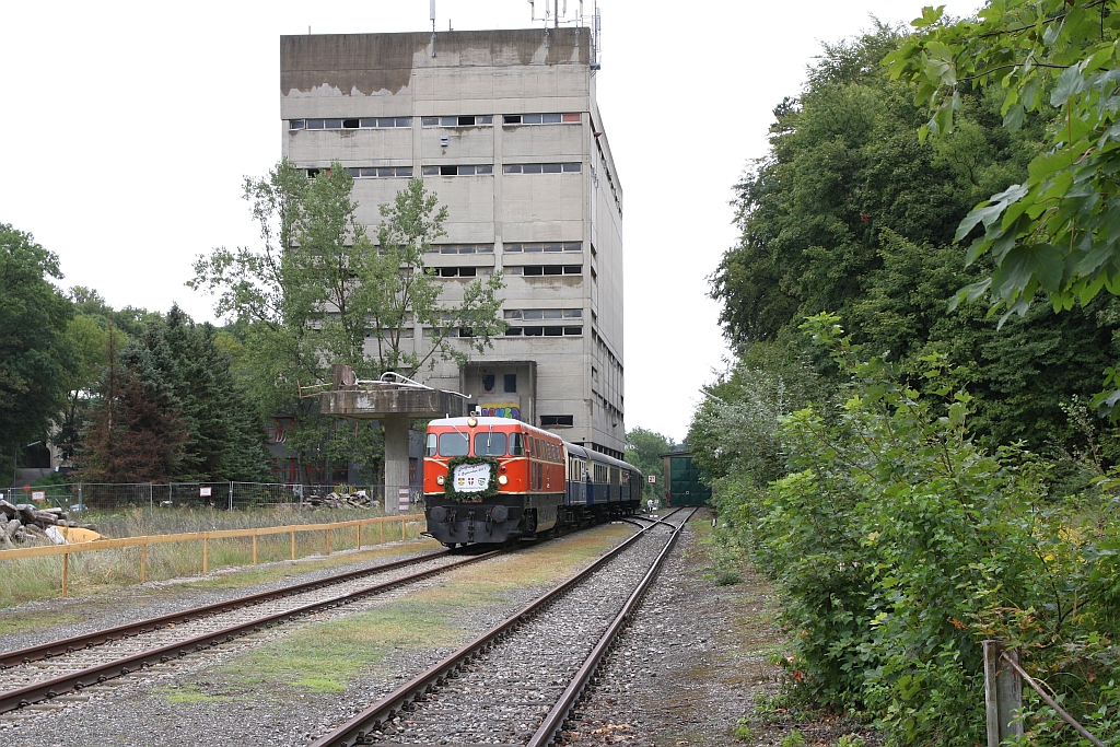 RBAHN 2050.09 fährt am 03.September 2017 mit Zug2(aus SR 14871 von Wien Meidling) in die Ladestelle Waldmühle ein.