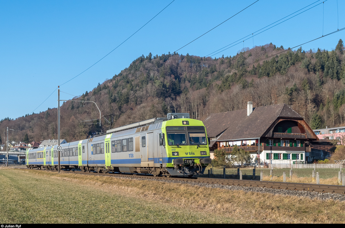 RBDe 566 232 am 18. Februar zwischen Heimberg und Lädeli.