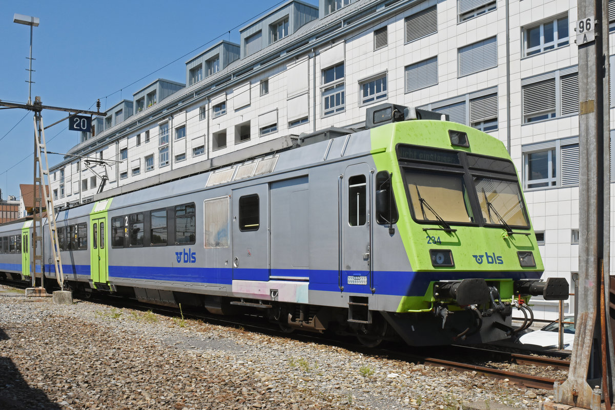 RBDe 566 234 wartet auf einem Abstellgleis beim Bahnhof Thun auf den nächsten Einsatz. Die Aufnahme stammt vom 30.07.2018.