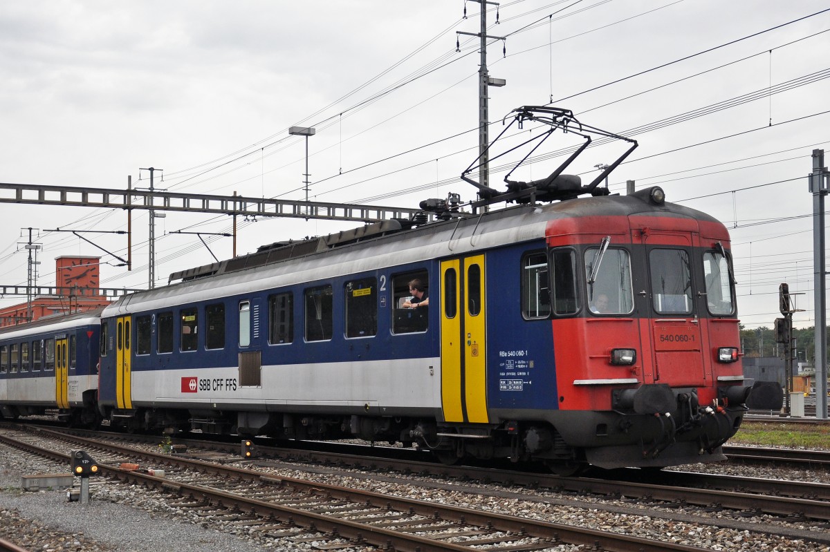 RBe 540 060-1 fährt am 19.09.2014 beim Bahnhof Muttenz ein.