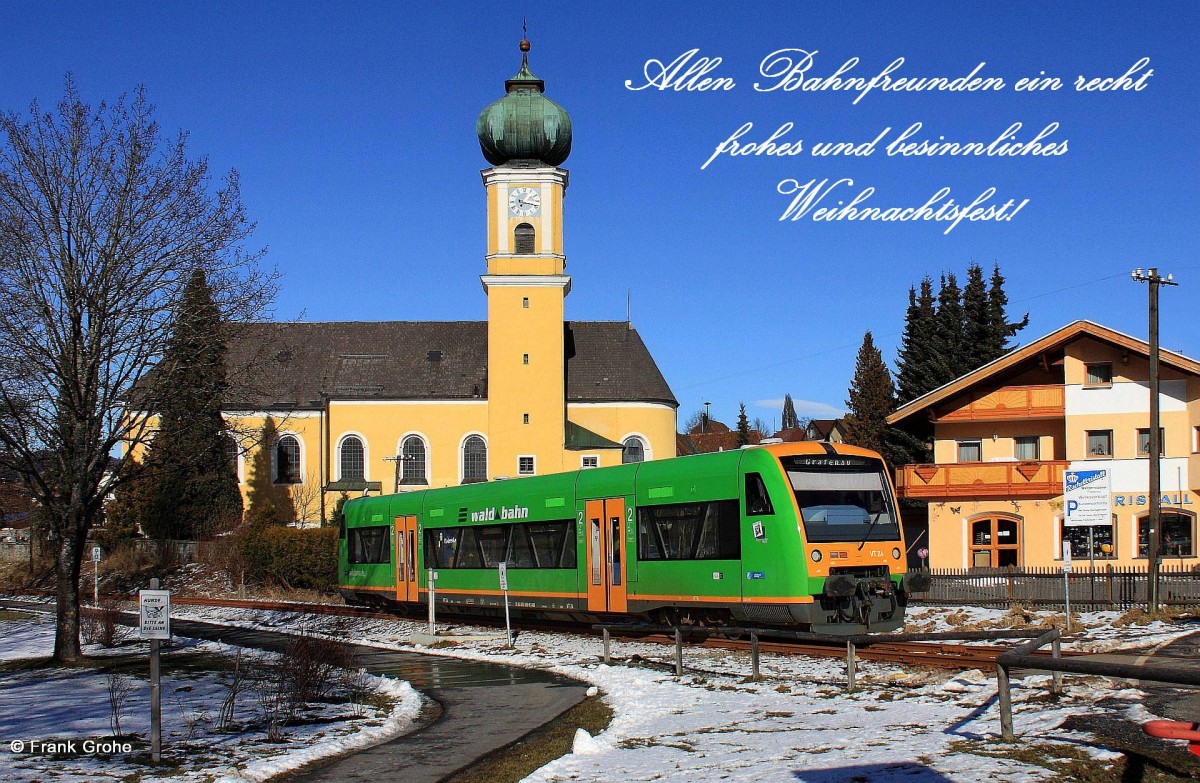 RBG 650 659-5, Waldbahn VT 24 „ Kinderland Bayerischer Wald“ als WBA 59839 Zwiesel – Grafenau, KBS 906 Zwiesel – Grafenau, fotografiert vor der Pfarrkirche in Frauenau am 01.02.2014  --> Allen Bahnfreunden und Ihren Familien ein recht frohes und besinnliches Weihnachtsfest wünschen Peter Grohe und Frank Grohe!