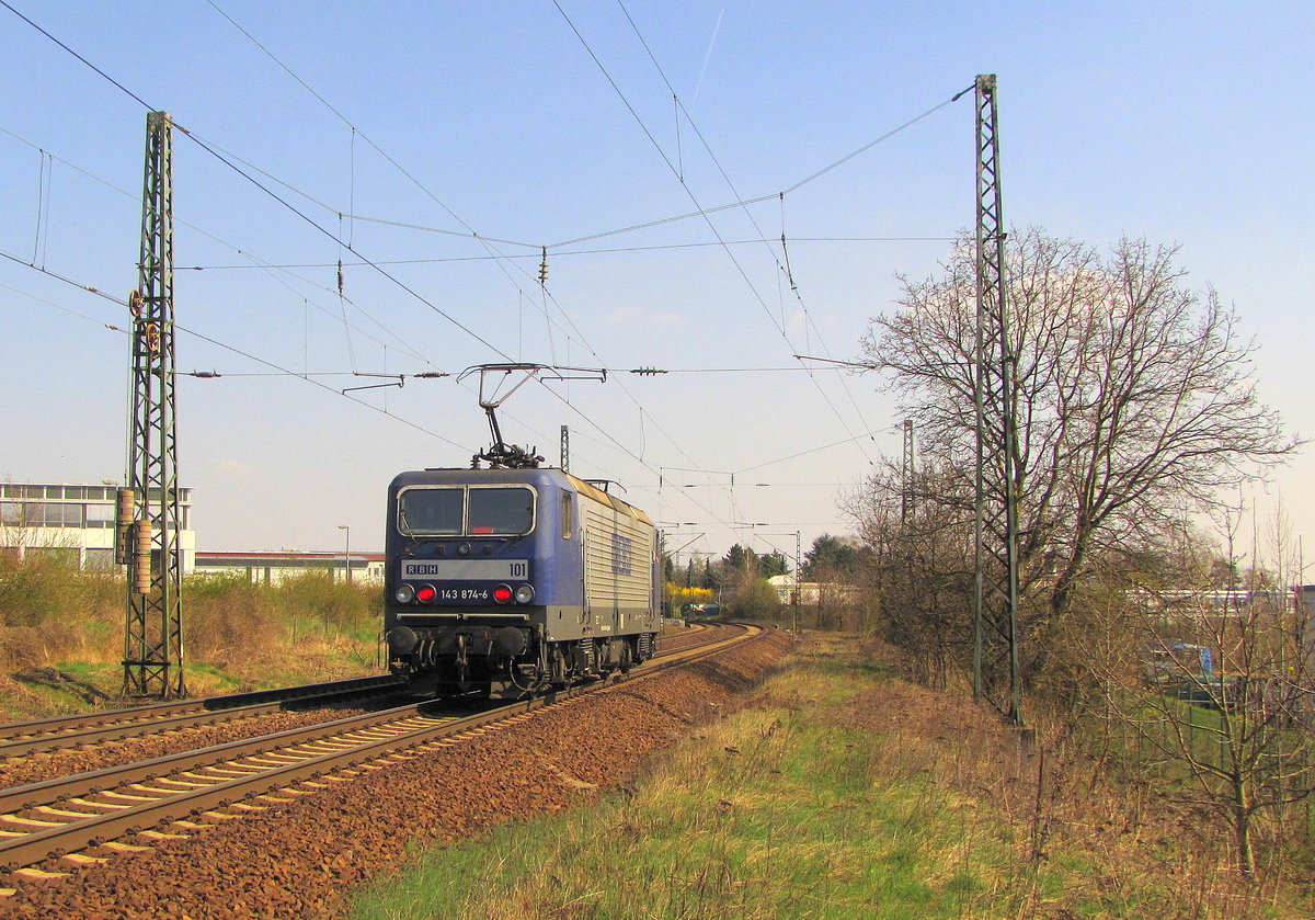 RBH 101 (91 80 6143 874-6 D-RBH) als Tfzf Richtung Wiesbaden, am 28.03.2011 in Erbach (Rheingau).