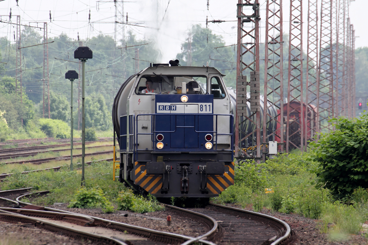 RBH 811 (275 811-4) verlässt nach dem Kopf machen den Rangierbereich in Recklinghausen-Ost 2.6.2016