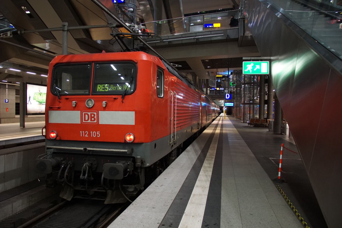 RE 18523 Berlin Hbf nach Halle/Saale im Berliner Hbf am 18.01.2015 