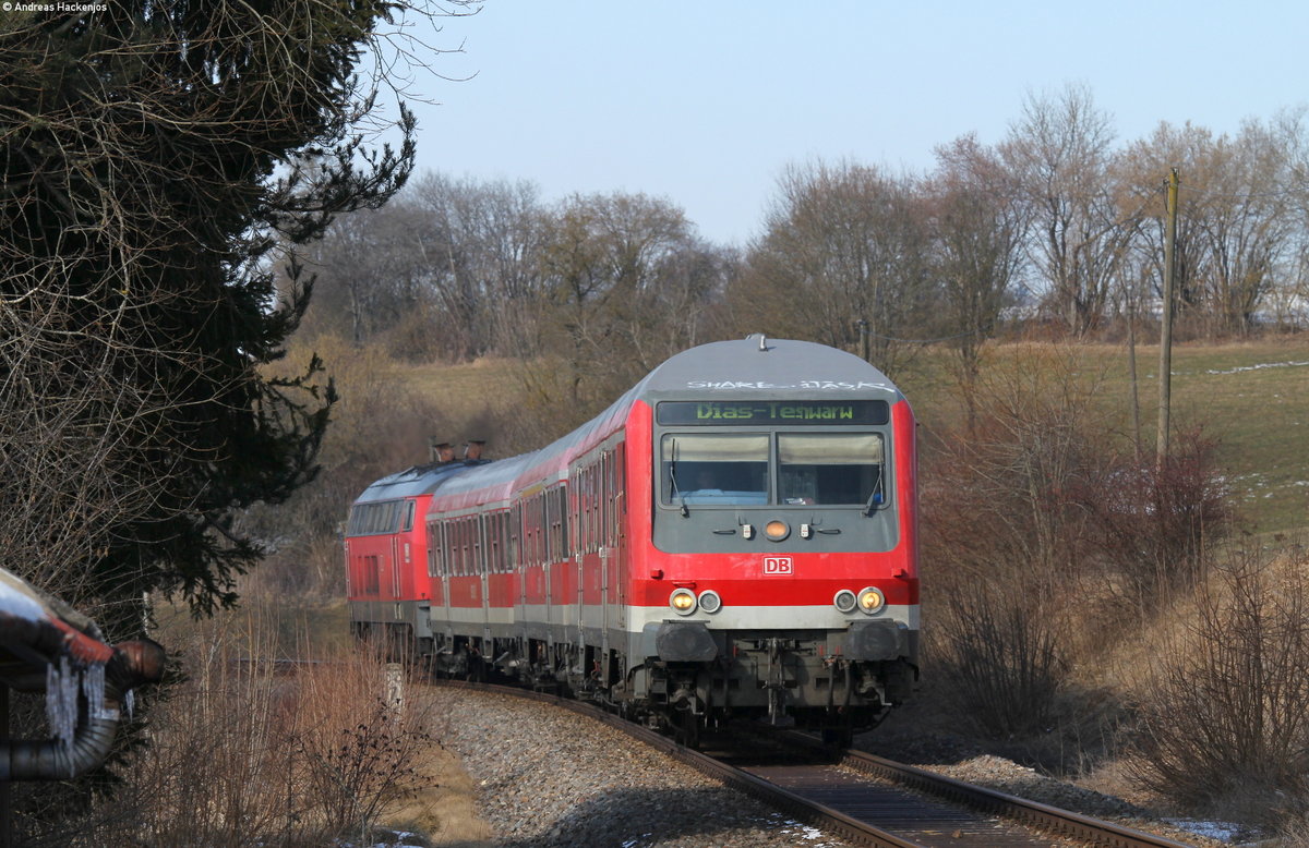 RE 26384 (Neustadt(Schwarzw)-Villingen(Schwarzw)) mit Schublok 218 499-2 bei Bachheim 14.2.18