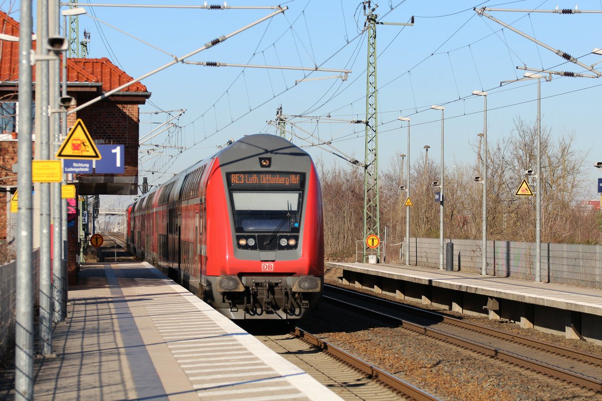 RE 3 nach Lutherstadt Wittenberg durchfuhr am 24.02.2019 aus berlin kommend den Bhf. Großbeeren.