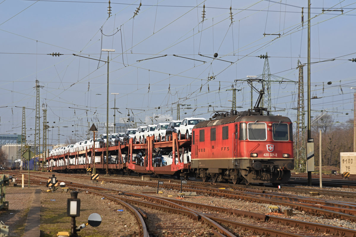 Re 420 321-2 durchfährt den badischen Bahnhof. Die Aufnahme stammt vom 22.01.2019.