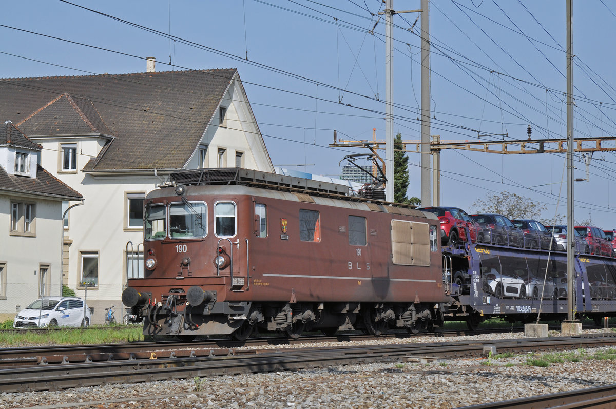 Re 425 190 der BLS durchfährt den Bahnhof Pratteln. Die Aufnahme stammt vom 11.04.2017.