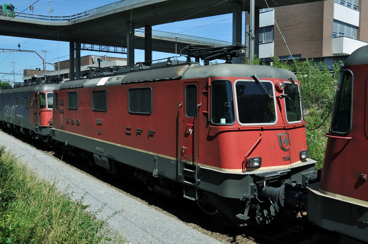 Re 4/4 II 11349 abgestellt beim Güterbahnhof Muttenz. Die Aufnahme stammt vom 03.07.2014.
