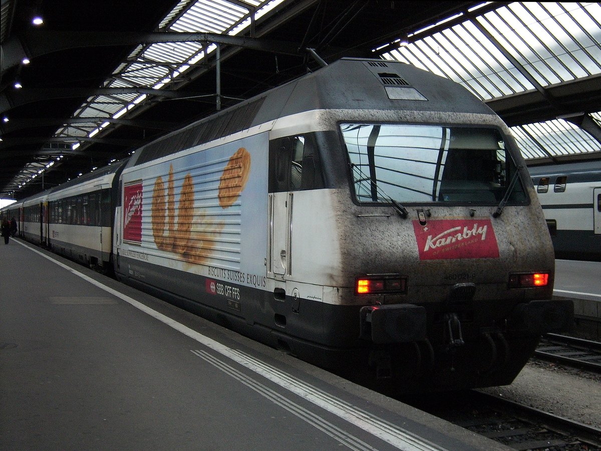 Re 460 021 mit Kambly Werbung am 10.12.2006 im Zürcher HB.