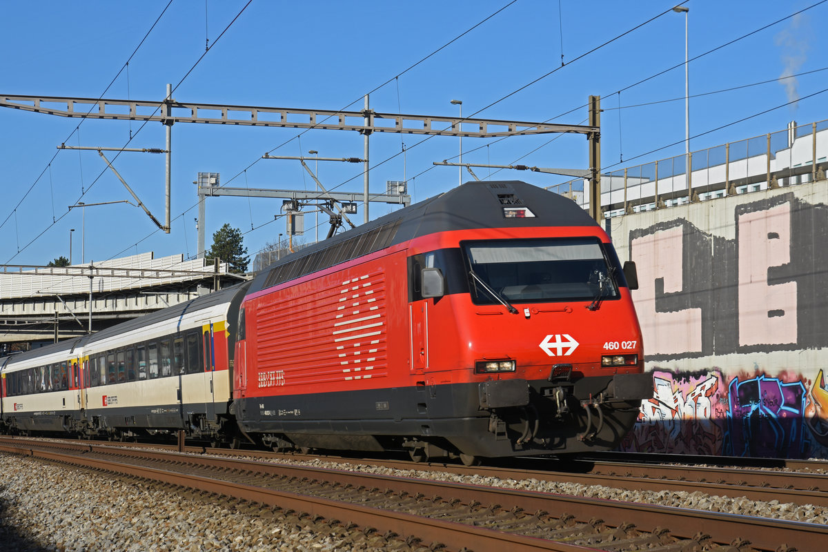 Re 460 027-6 fährt Richtung Bahnhof Muttenz. Die Aufnahme stammt vom 03.01.2019.