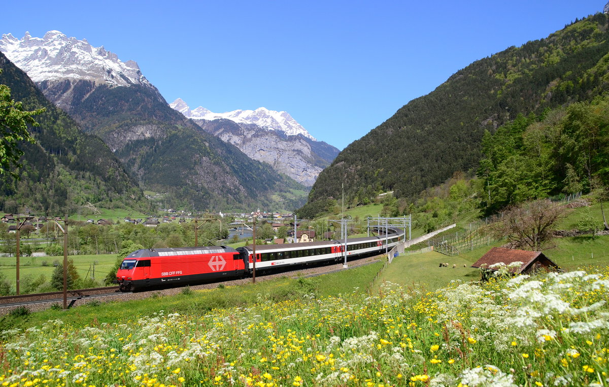 Re 460 036 mit IR 2417 Zürich HB - Locarno am 05.05.2016 bei Silenen