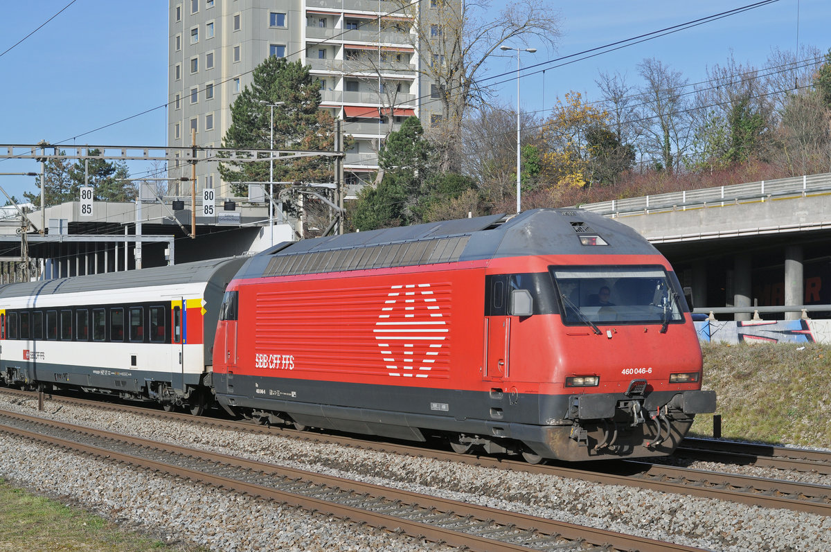 Re 460 046-6 fährt Richtung Bahnhof Muttenz. Die Aufnahme stammt vom 22.11.2017.