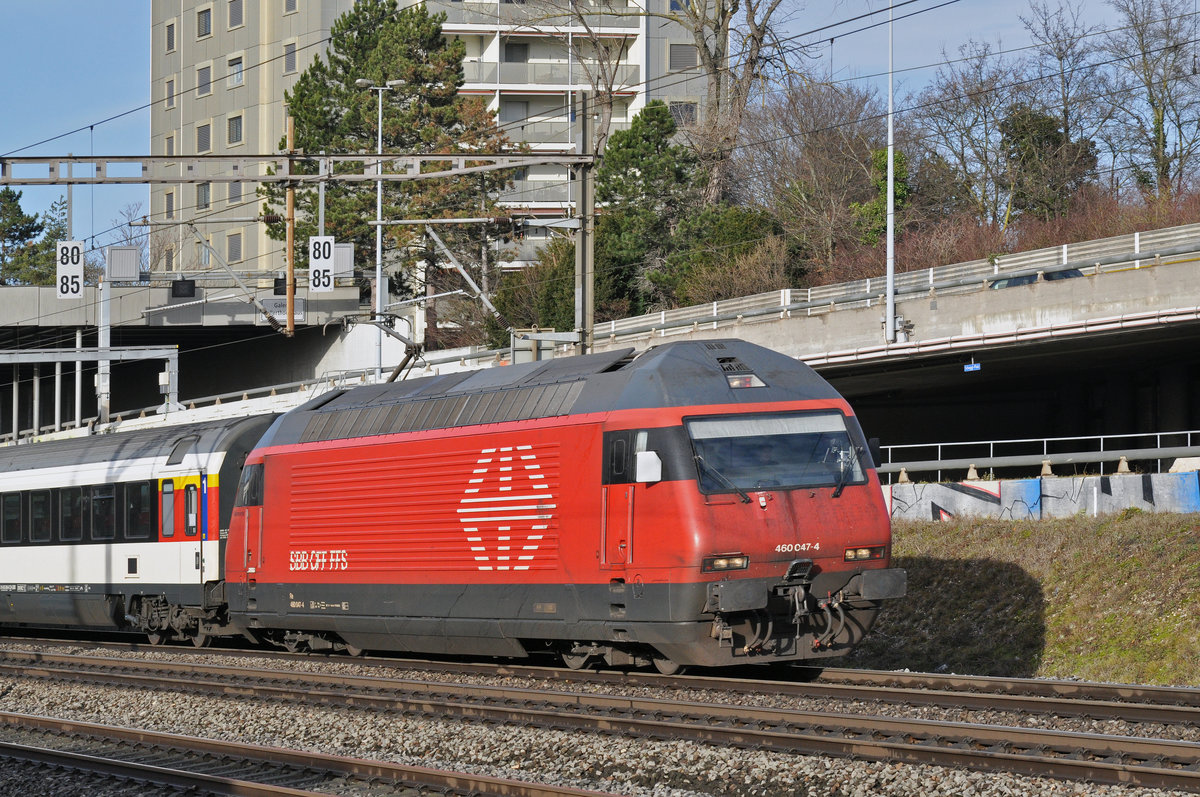 Re 460 047-4 fährt Richtung Bahnhof Muttenz. Die Aufnahme stammt vom 02.01.2018.