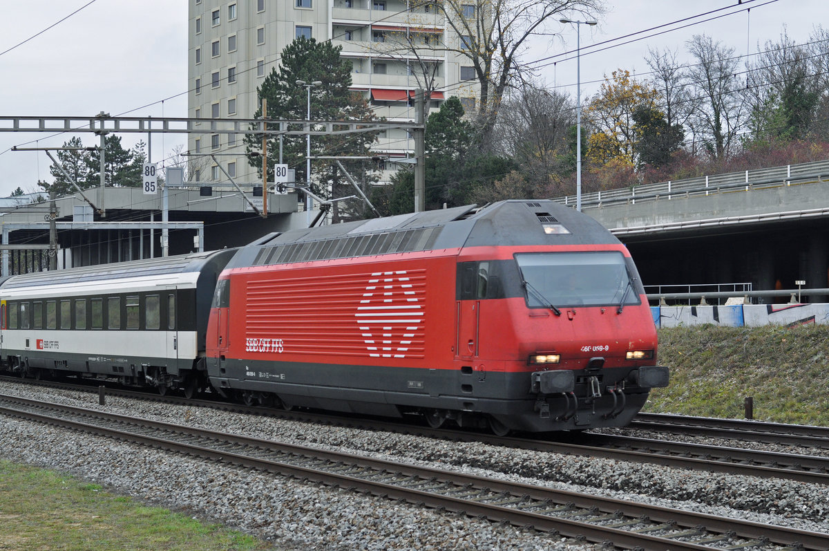 Re 460 059-9 fährt Richtung Bahnhof Muttenz. Die Aufnahme stammt vom 20.11.2017.
