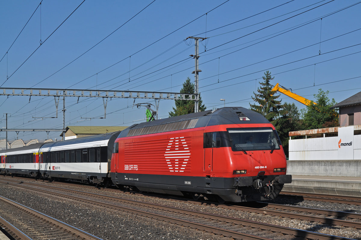 Re 460 094-6 durchfährt den Bahnhof Rothrist. Die Aufnahme stammt vom 25.08.2016.