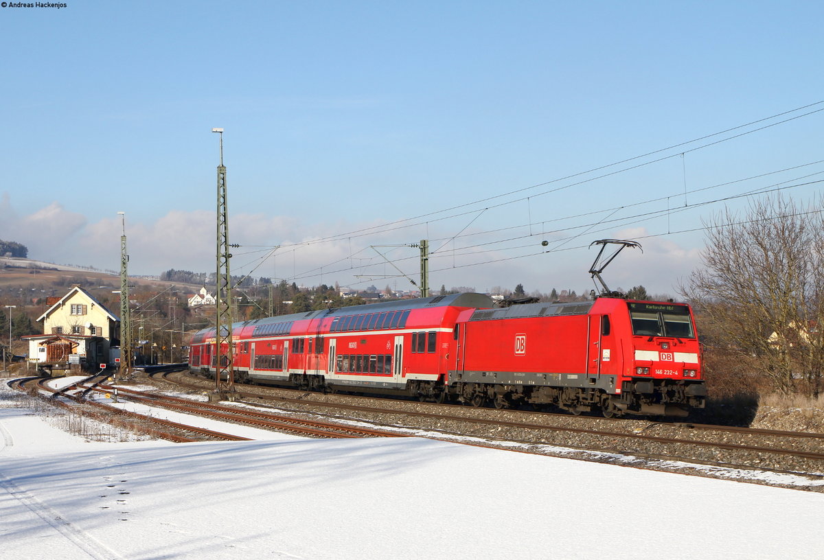 RE 4718 (Konstanz-Karlsruhe Hbf) mit Schublok 146 232-4 in Welschingen 3.1.17