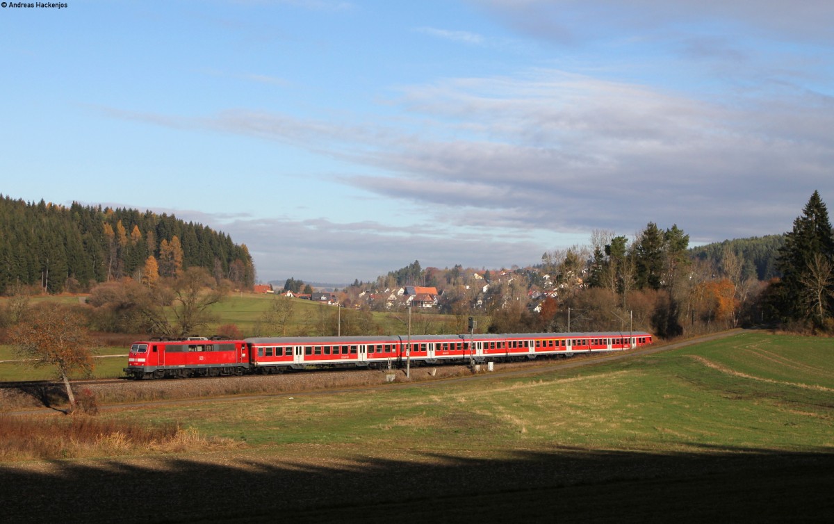 RE 4722 (Donaueschingen-Karlsruhe Hbf) mit Schublok 111 054-3 bei Aufen 6.11.15