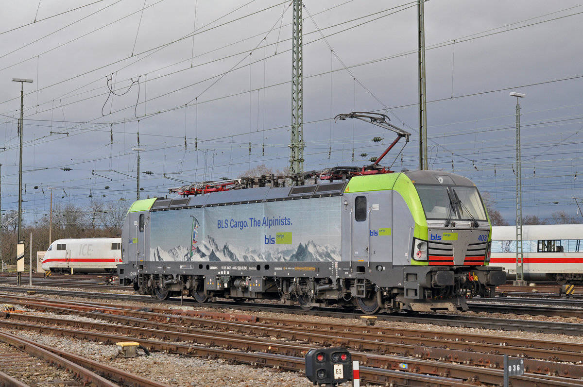 Re 475 403-2 der BLS verlässt die Abstellanlage beim Badischen Bahnhof. Die Aufnahme stammt vom 18.01.2018.