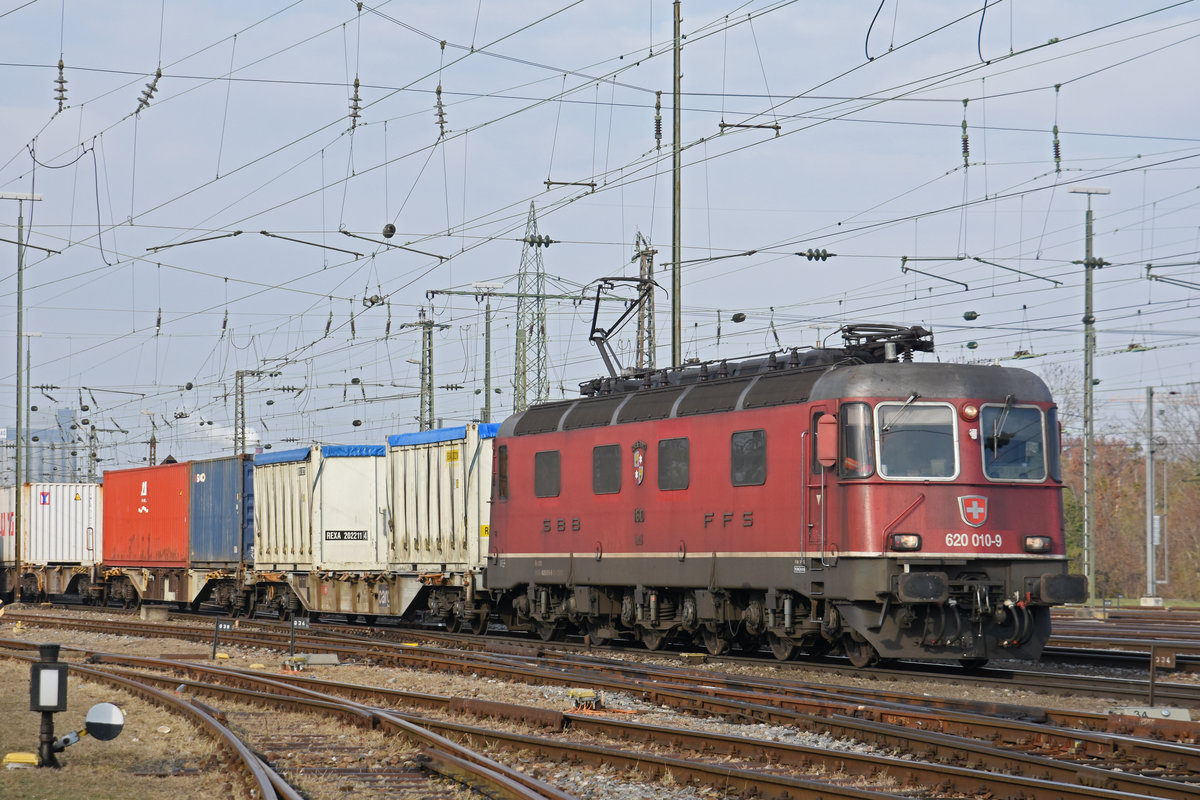 Re 620 010-9 durchfährt den badischen Bahnhof. Die Aufnahme stammt vom 20.11.2018.
