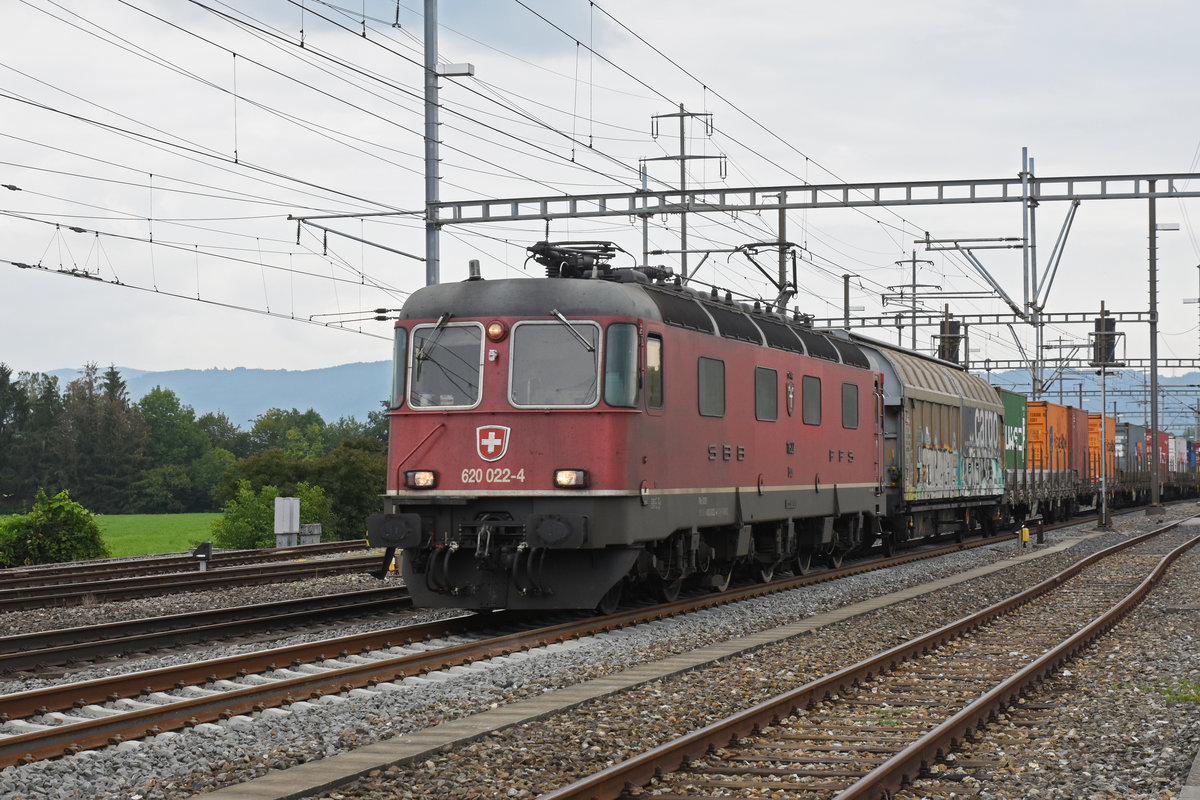 Re 620 022-4 durchfährt den Bahnhof Möhlin. Die Aufnahme stammt vom 06.09.2018.