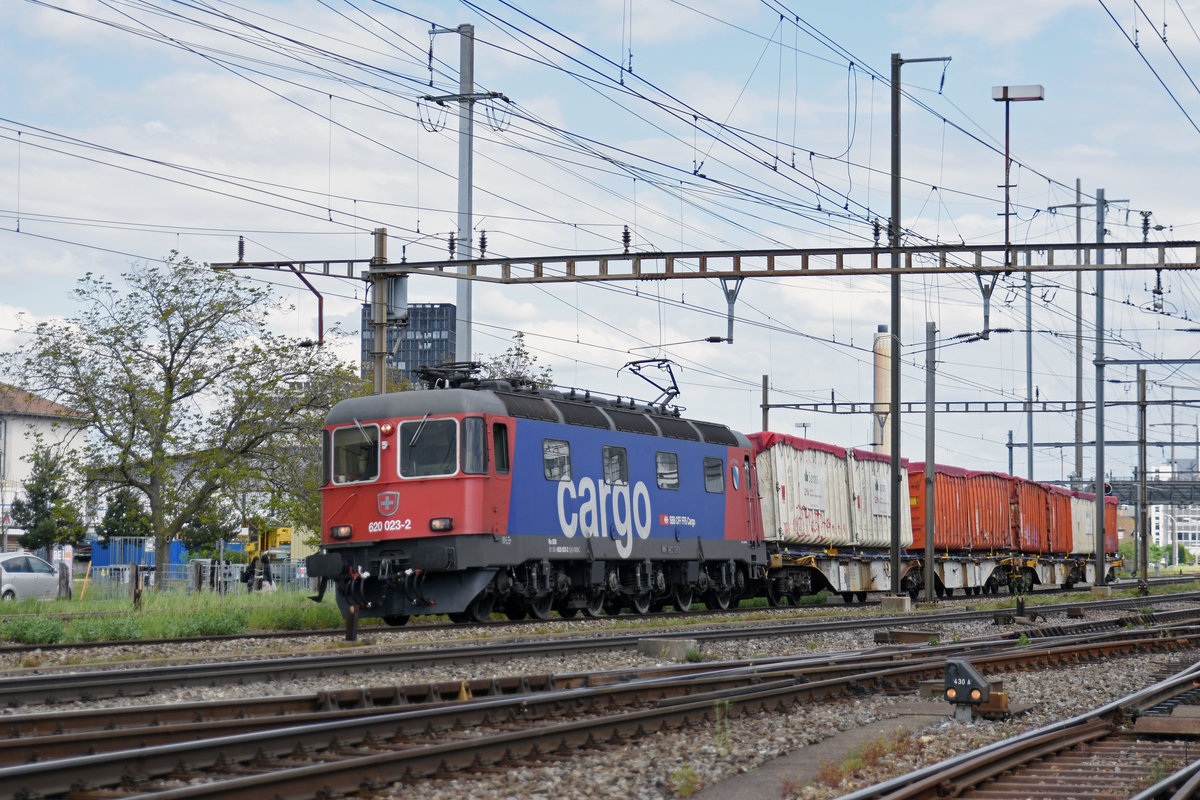 Re 620 023-2 durchfährt den Bahnhof Pratteln. Die Aufnahme stammt vom 26.04.2018.