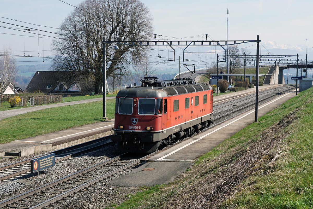 Re 620 050 - 5  SCHÖNENWERD  als Lokzug bei Mühlau unterwegs am 22. März 2019.
Foto: Walter Ruetsch