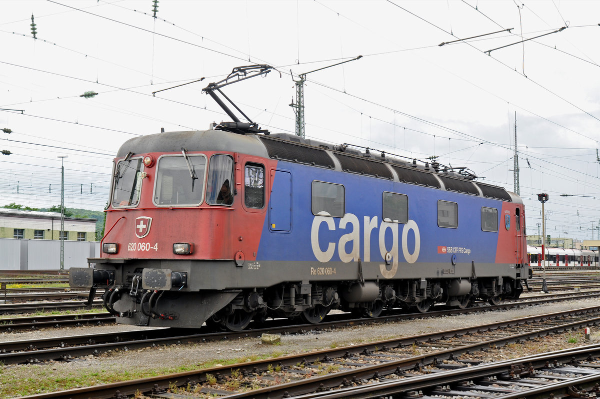 Re 620 060-4 durchfährt den Badischen Bahnhof. Die Aufnahme stammt vom 06.06.2017.