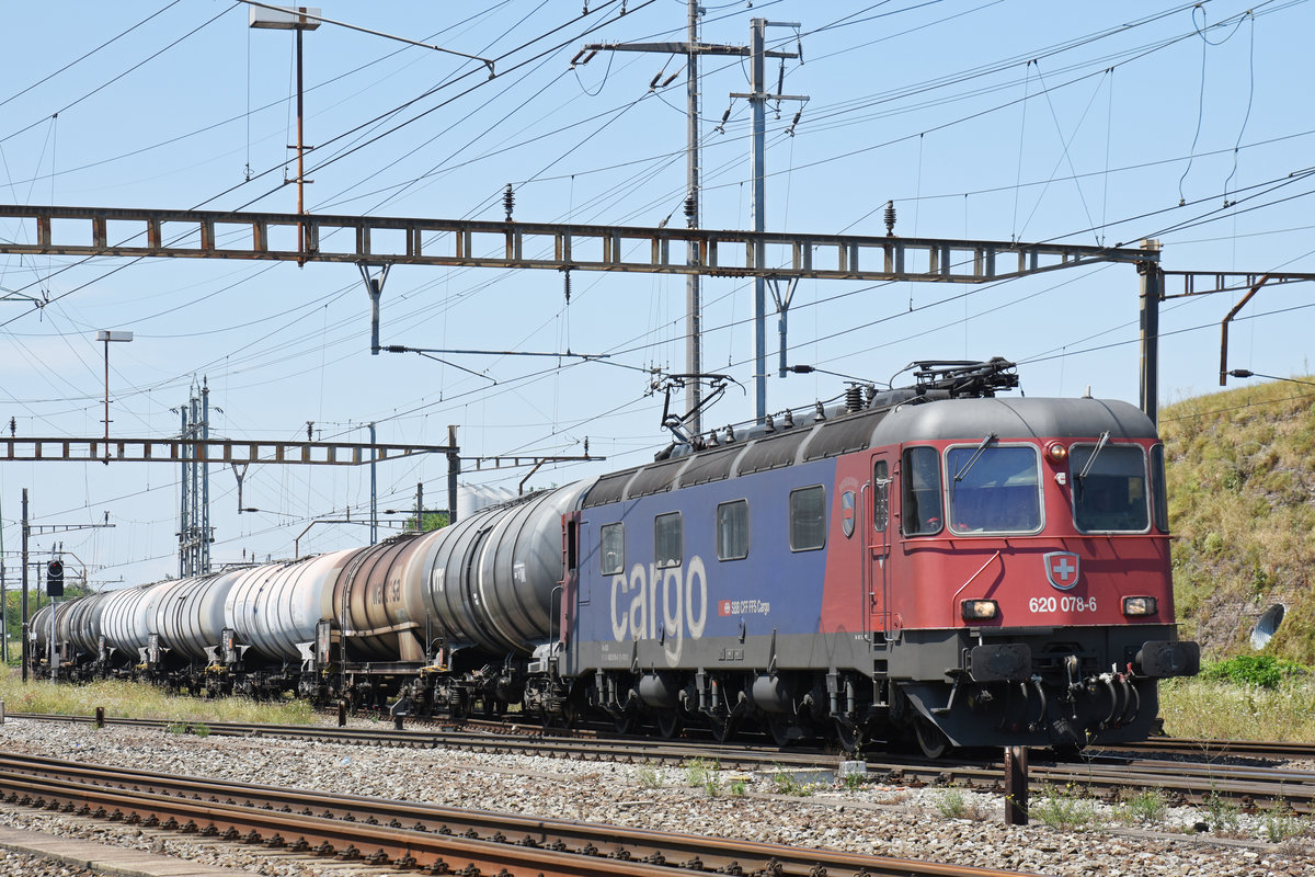 Re 620 078-6 durchfährt den Bahnhof Pratteln. Die Aufnahme stammt vom 18.07.2018.
