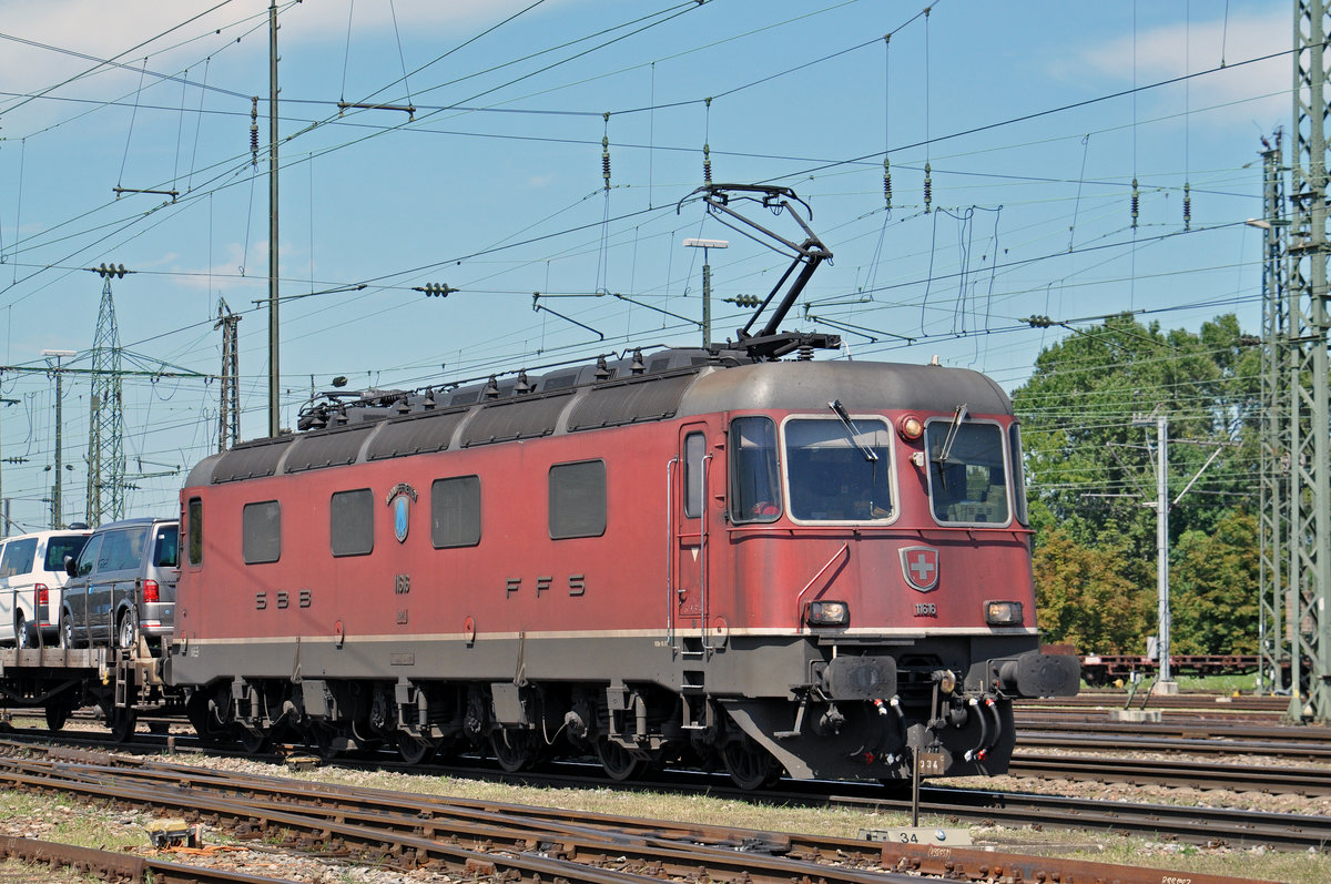 Re 6/6 11616 durchfährt den Badischen Bahnhof. Die Aufnahme stammt vom 15.08.2016.