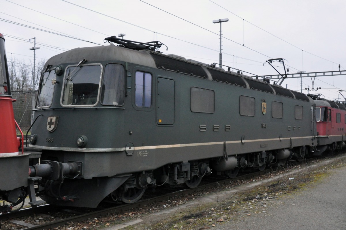 Re 6/6 11663 beim Güterbahnhof in Muttenz. Die Aufnahme stammt vom 12.01.2014.