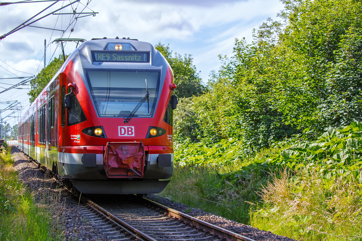 RE 9 an der Umlaufsperre des Bahnhofs Lancken. - 05.07.2017