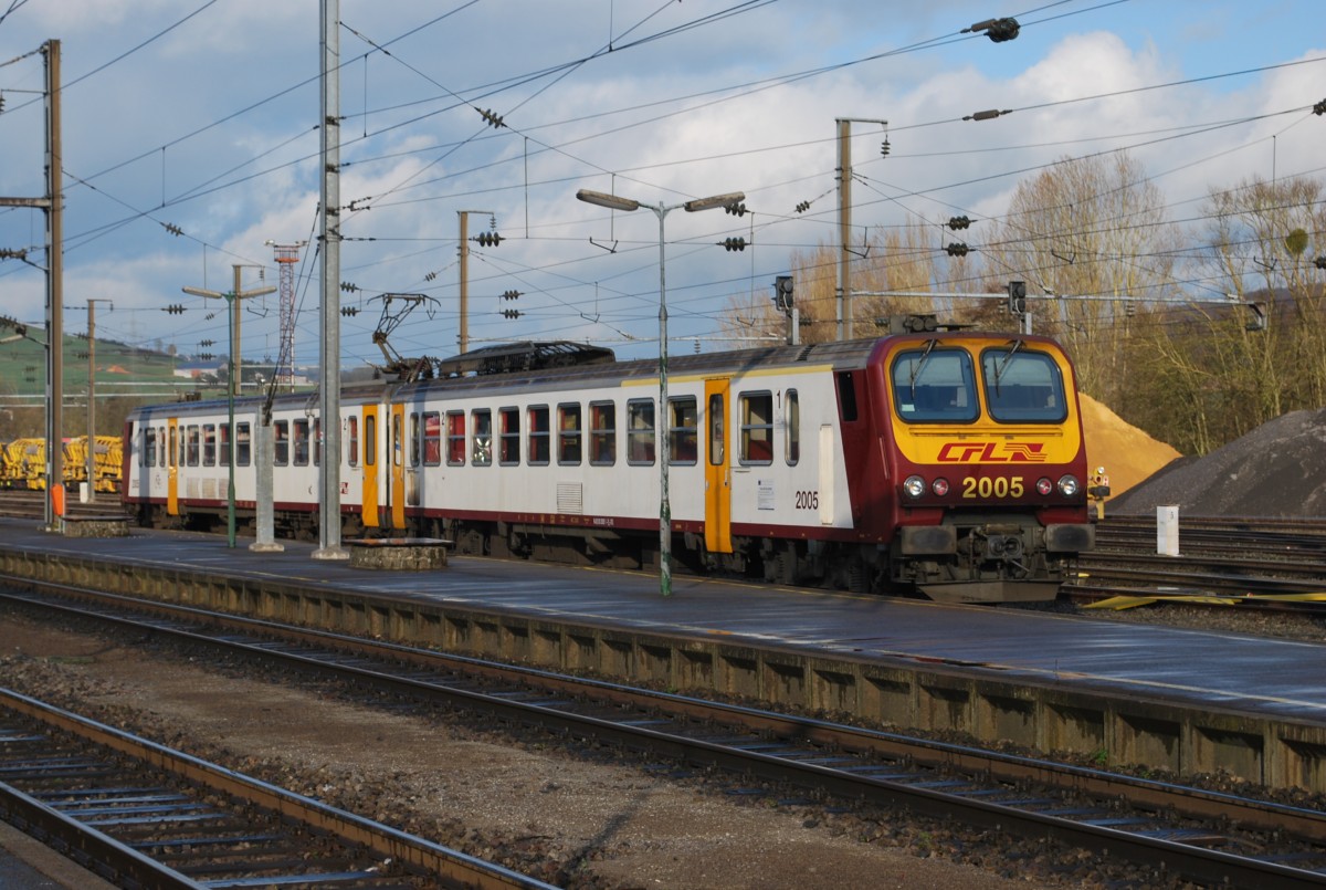 RE Diekirch-Luxemburg im Bhf Ettelbrück am 21. März 2015.