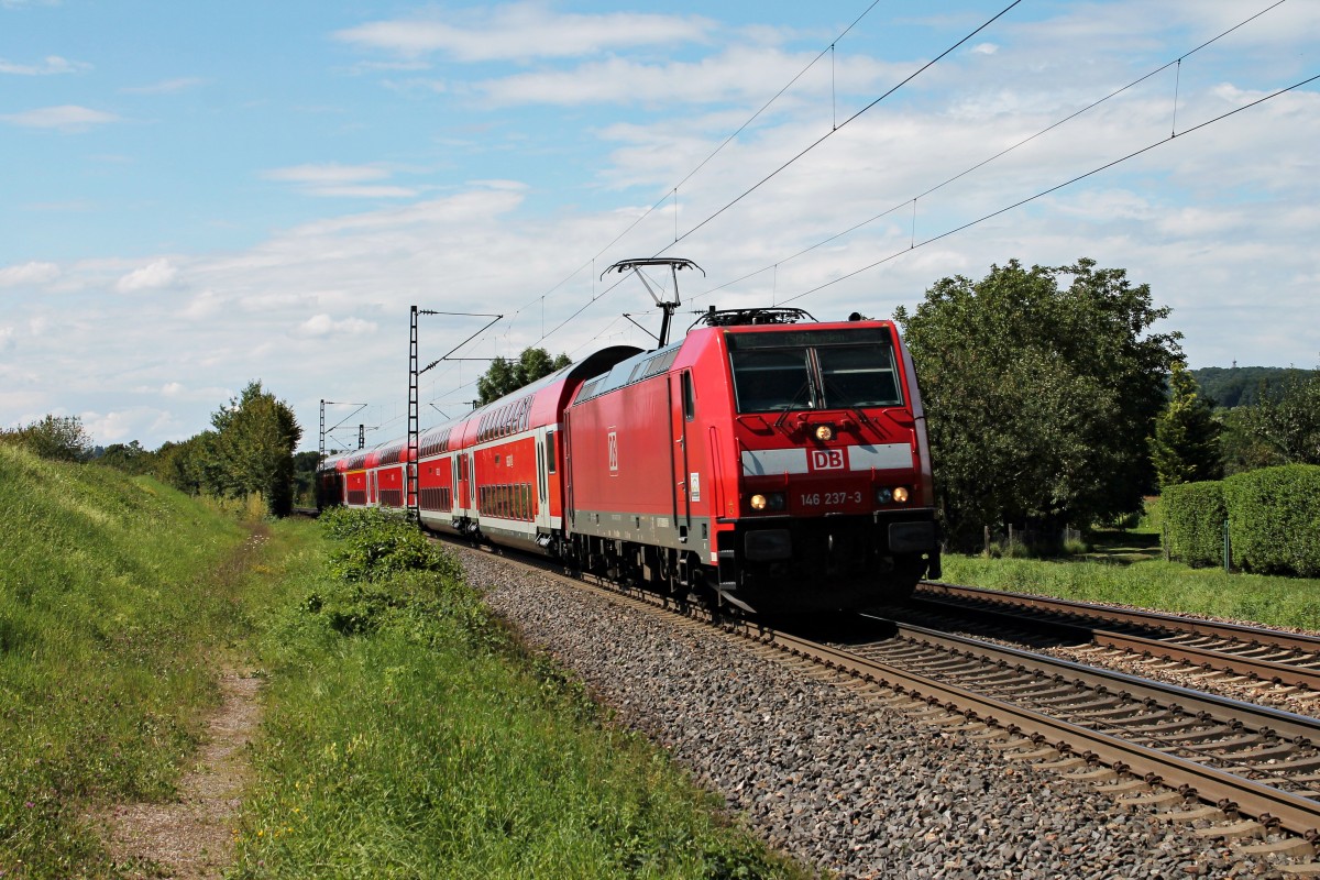 RE (Offenburg - Schliengen) am 08.08.2014 mit 146 237-3 bei Kollmarsreute gen Denzlingen.
