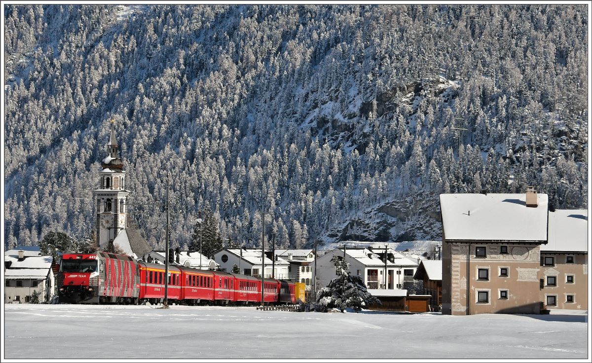 RE1144 nach Chur mit der Ge 4/4 III 642  Breil/Brigels  bei Bever. (08.11.2016)