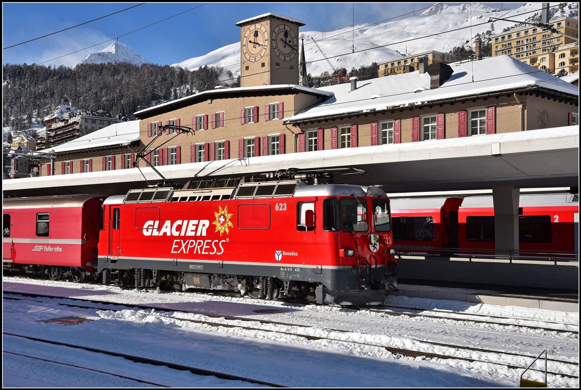 RE1342 nach Landquart mit Ge 4/4 II 623  Bonaduz  in St.Moritz. (11.12.2018)