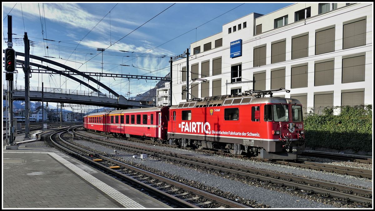 RE1728 aus Disentis mit Ge 4/4 II 628  S-chanf  fährt in Chur ein. (28.12.2018)
