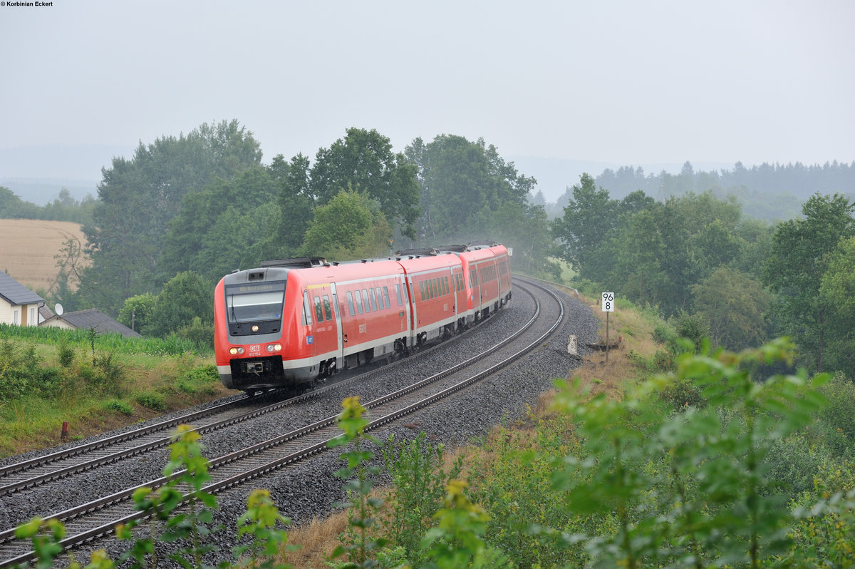 RE3432 von Hof nach Nürnberg Hbf kurz vor Kirchenlaibach, 26.07.2016
