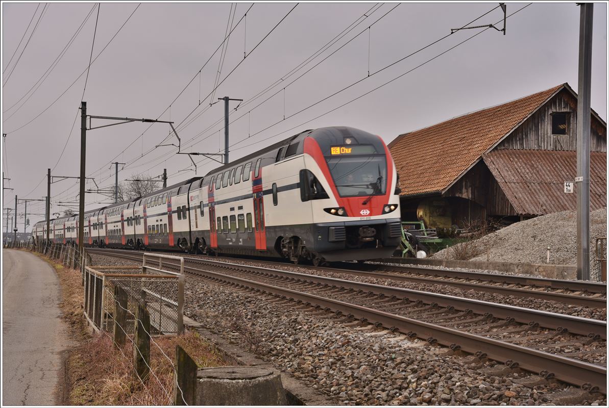 RE5069 mit 511 015 nach Chur zwischen Siebnen-Wangen und Schübelbach-Buttikon. (13.02.2017)