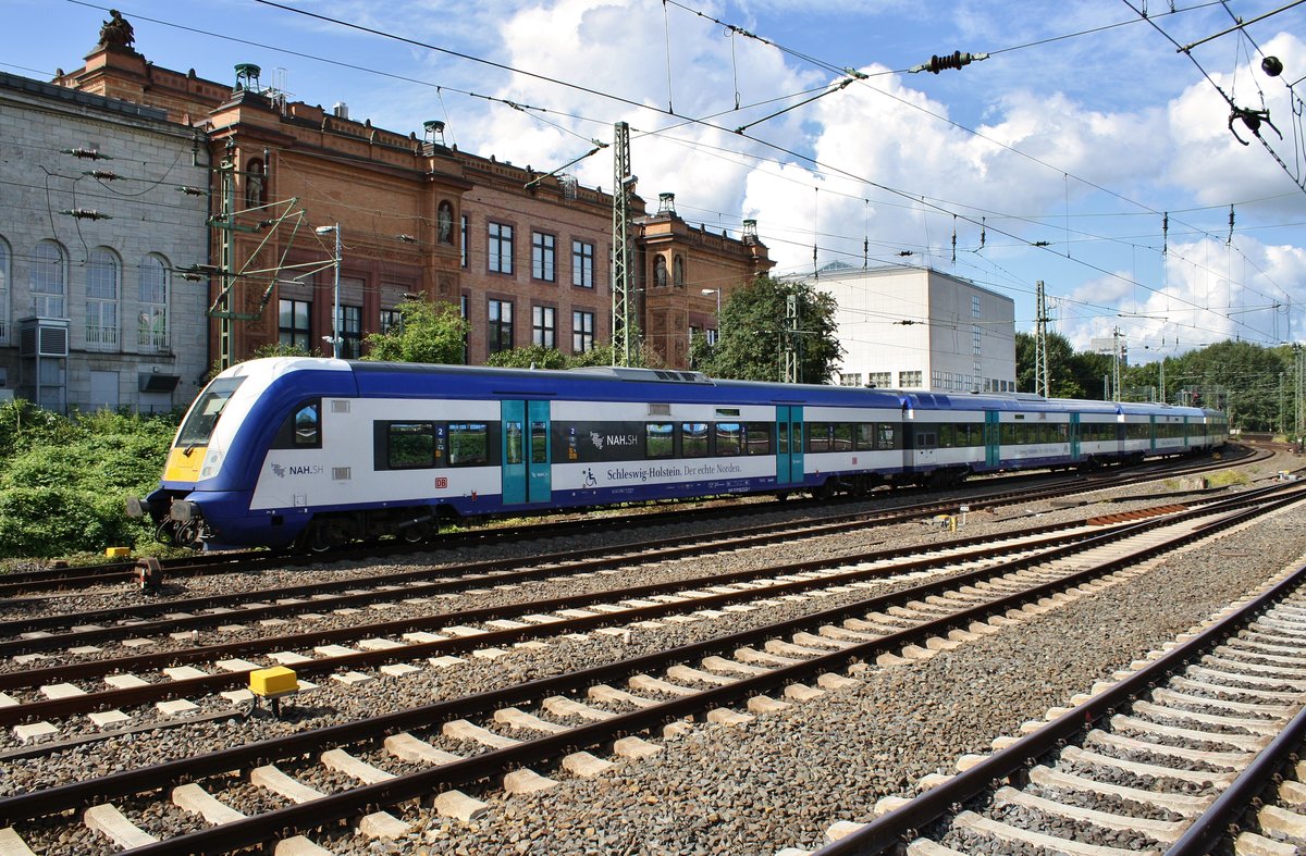 RE6 (RE4197) von Westerland(Sylt) fährt am 2.9.2017 in den Hamburger Hauptbahnhof ein. Schublok war 245 209-2.