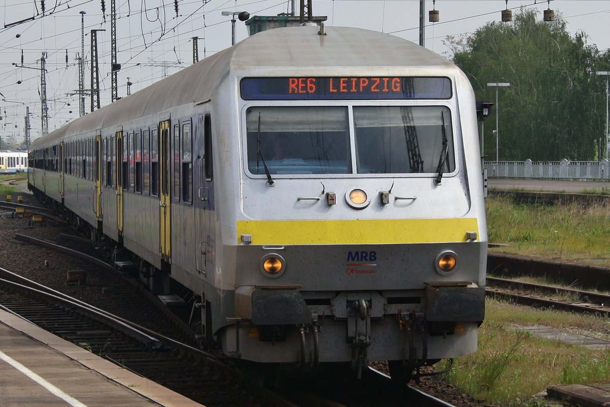 RE6 (RE81293) von Chemnitz Hauptbahnhof erreicht am 13.5.2017, geschoben von 223 055 den Leipziger Hauptbahnhof. 